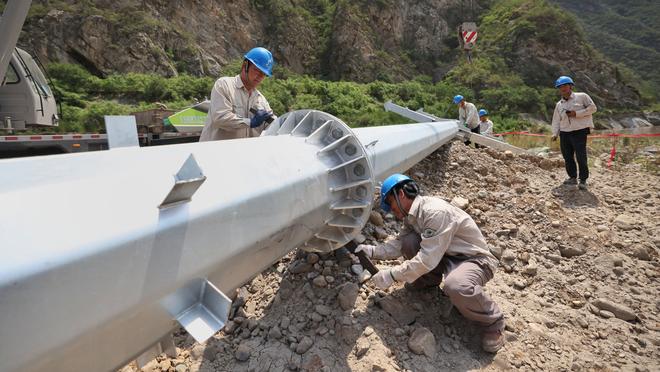 利物浦发布对南安普顿海报：加克波C位，范迪克、布拉德利出镜